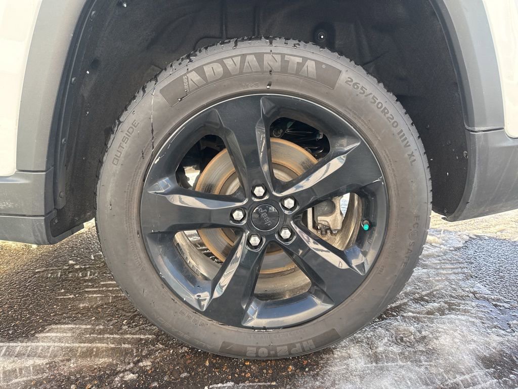 Used 2023 Jeep Grand Cherokee L Laredo image 35