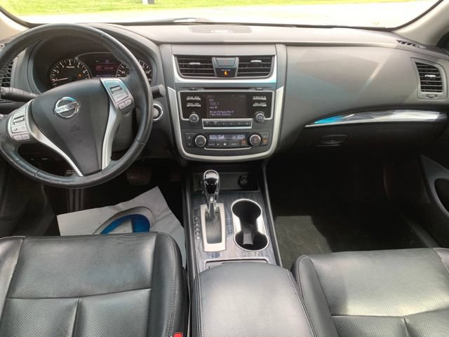 Used 2016 Nissan Altima 2.5 SL w/ Moonroof Package FWD image 16