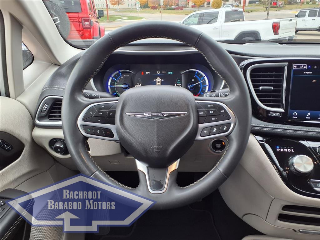 Used 2024 Chrysler Pacifica Select image 22