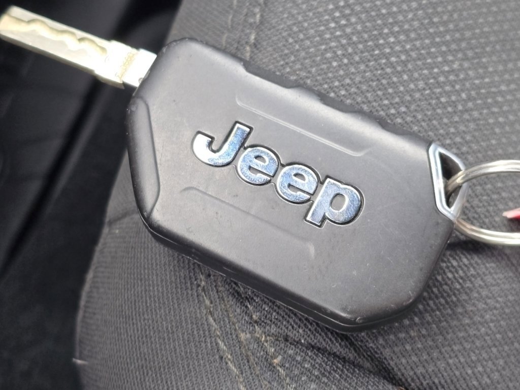 Used 2020 Jeep Gladiator Sport image 33