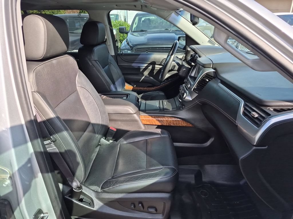 Used 2017 Chevrolet Suburban Premier AWD/4WD image 16