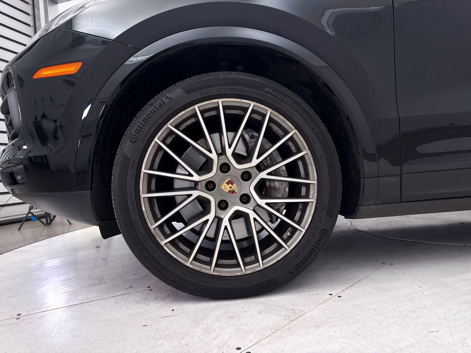 Used 2023 Porsche Cayenne Platinum Edition AWD/4WD image 18