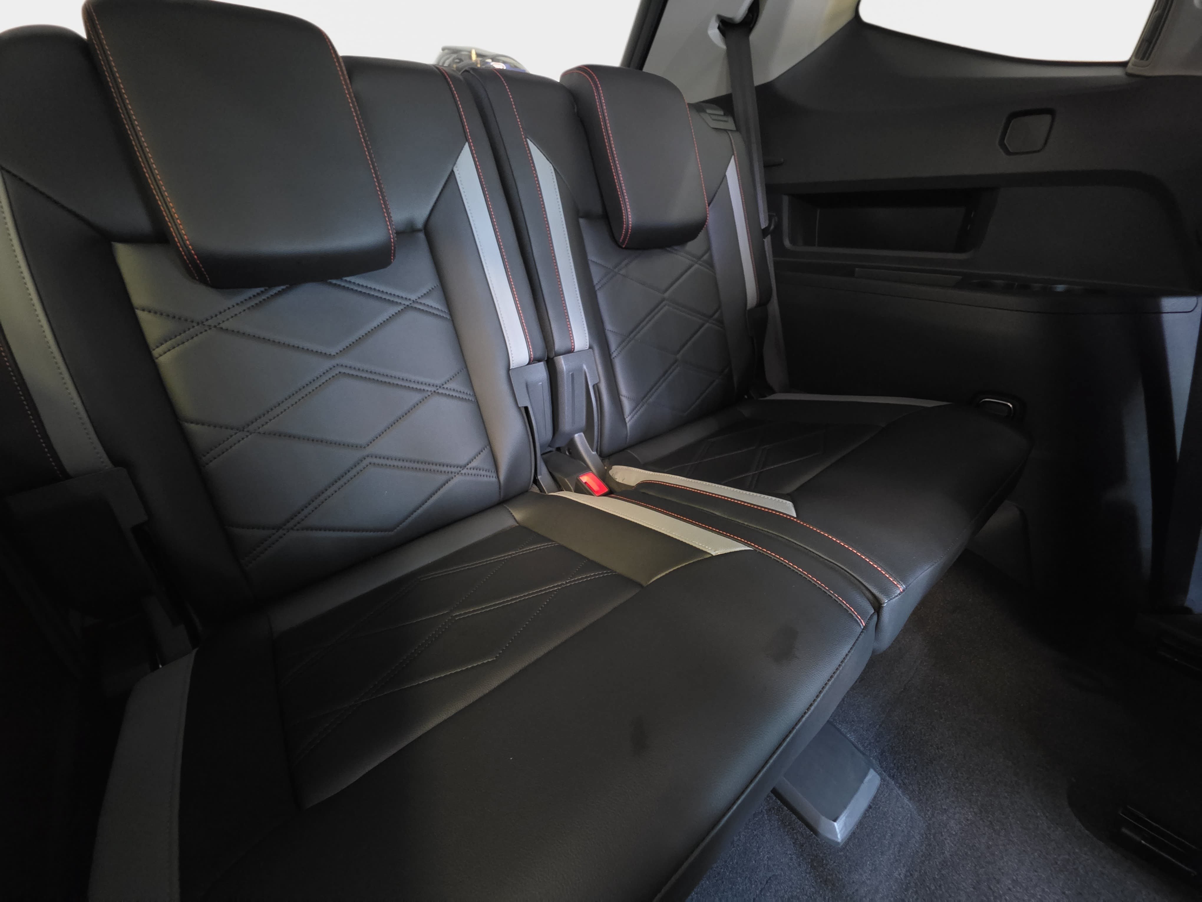 Used 2024 Volkswagen Atlas Peak Edition SEL AWD/4WD image 12