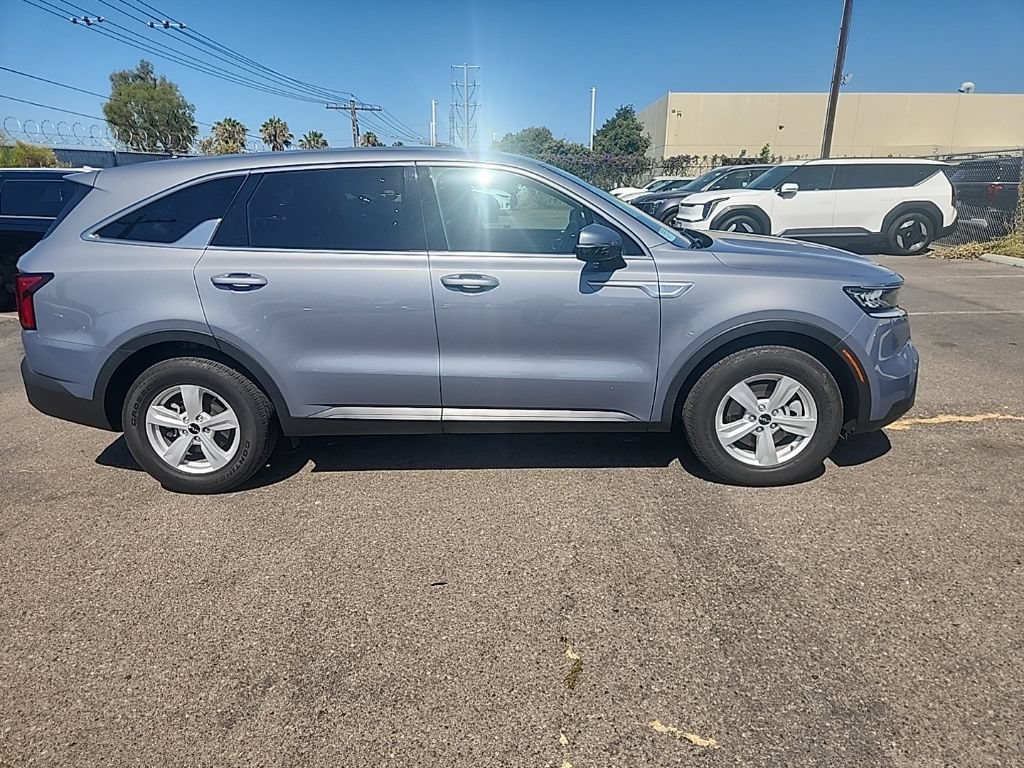 Certified 2023 Kia Sorento LX FWD image 16