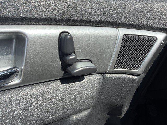 Used 2006 Chrysler Pacifica Touring FWD image 16
