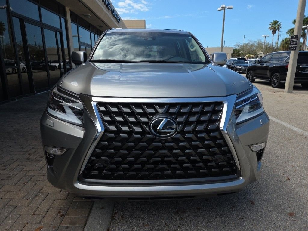 Used 2023 Lexus GX 460 Luxury w/ Accessory Package image 2