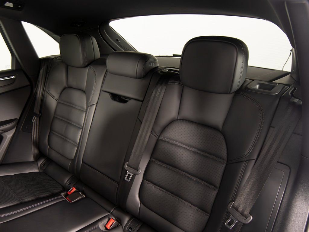 New 2026 Porsche Macan GTS image 34