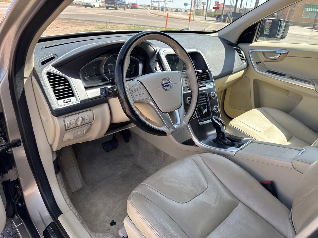 Used 2015 Volvo XC60 T6 w/ Proximity Package image 11