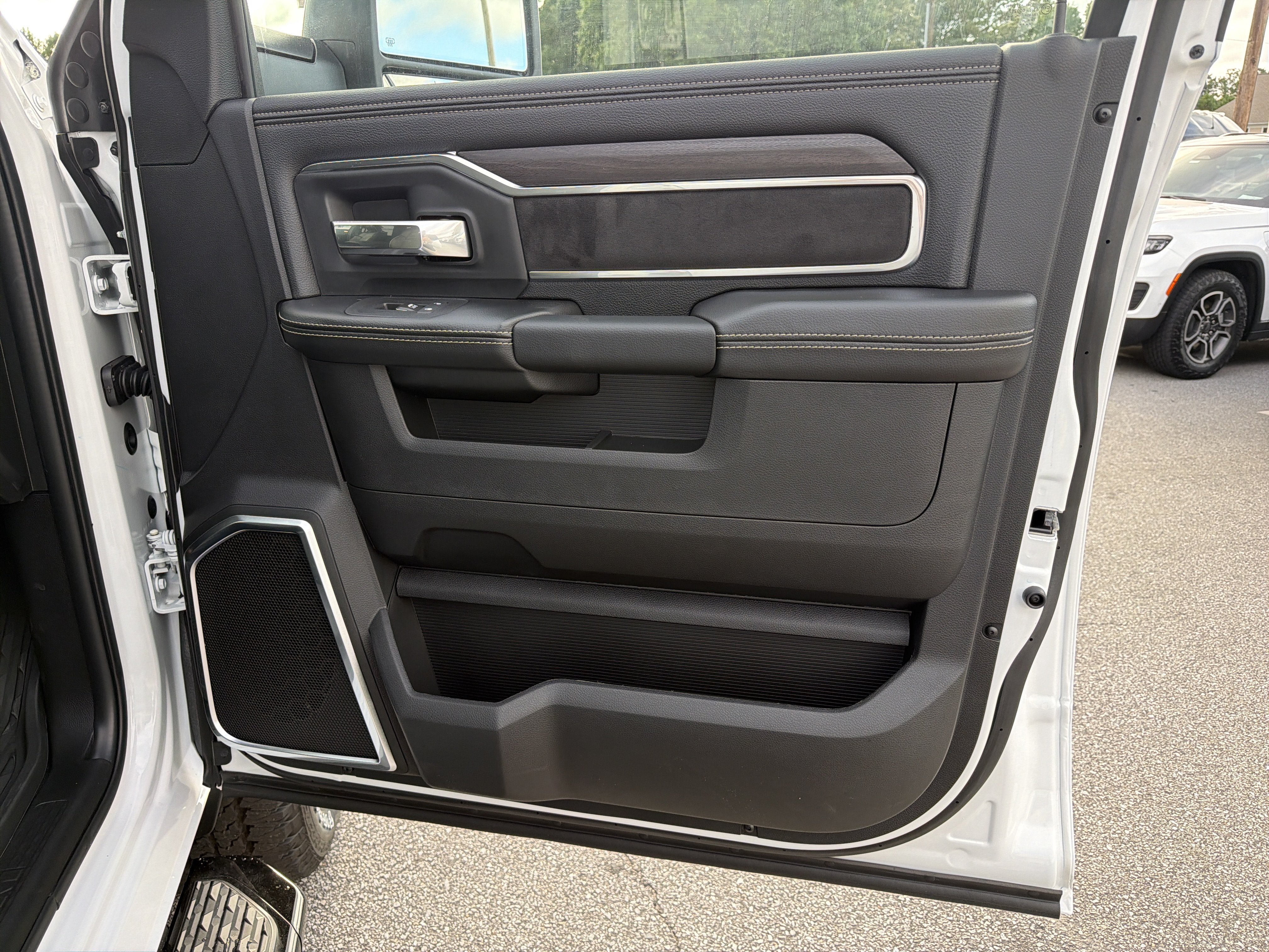 New 2026 RAM 2500 Laramie w/ Night Edition AWD/4WD image 13