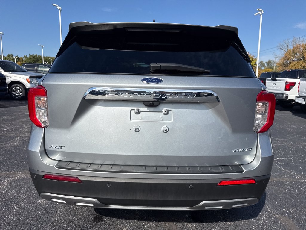 Used 2024 Ford Explorer XLT w/ Equipment Group 202A AWD/4WD image 8