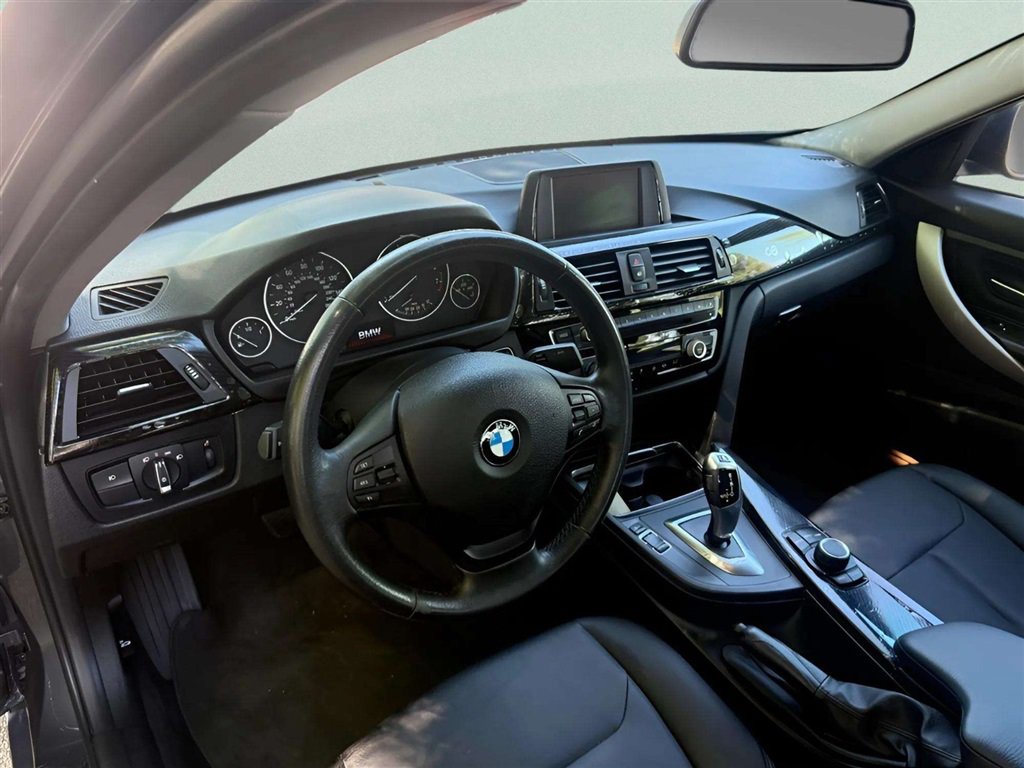 Used 2018 BMW 320i Sedan RWD image 17