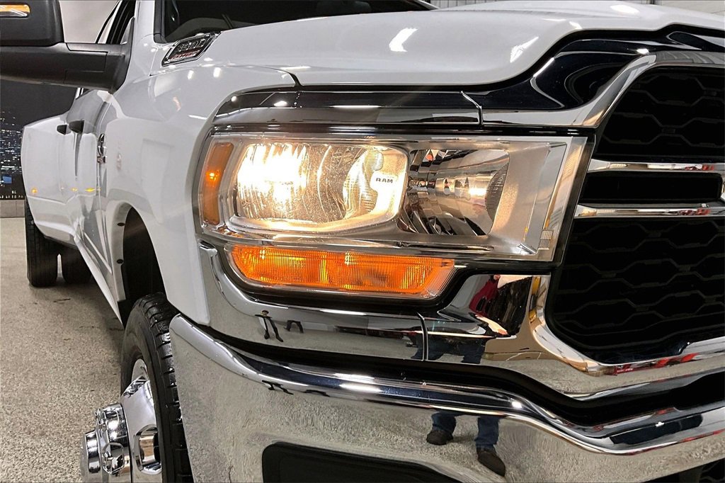 Used 2024 RAM 3500 Tradesman w/ Chrome Appearance Group image 32