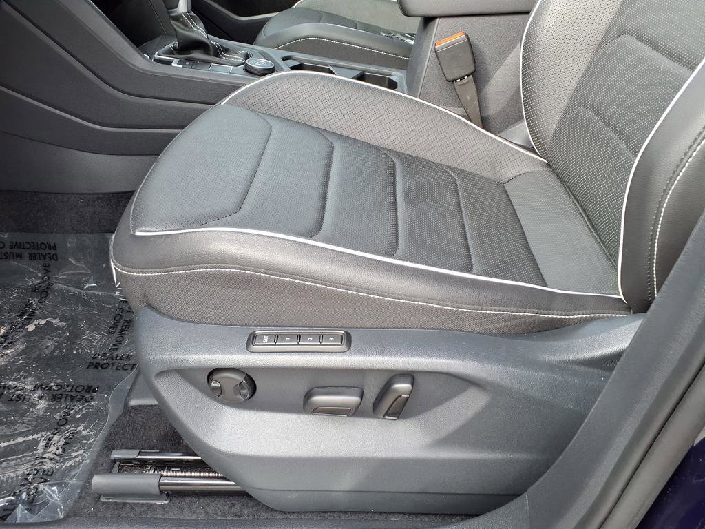 Used 2024 Volkswagen Tiguan SEL R-Line image 10