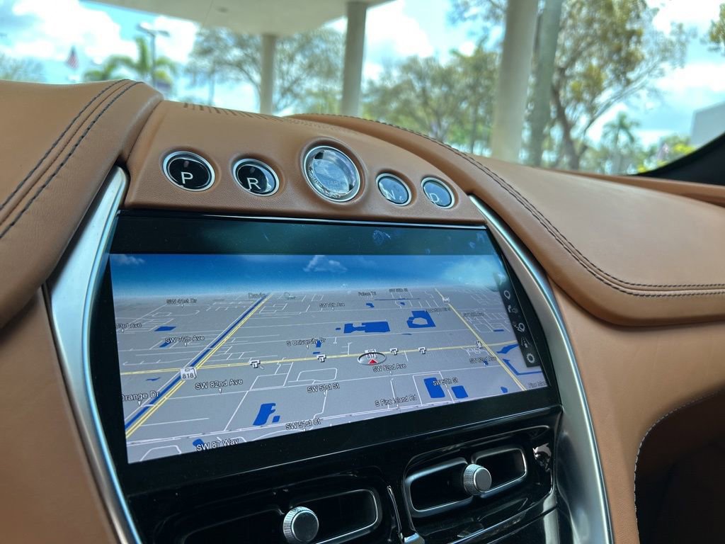 Used 2023 Aston Martin DBX image 9