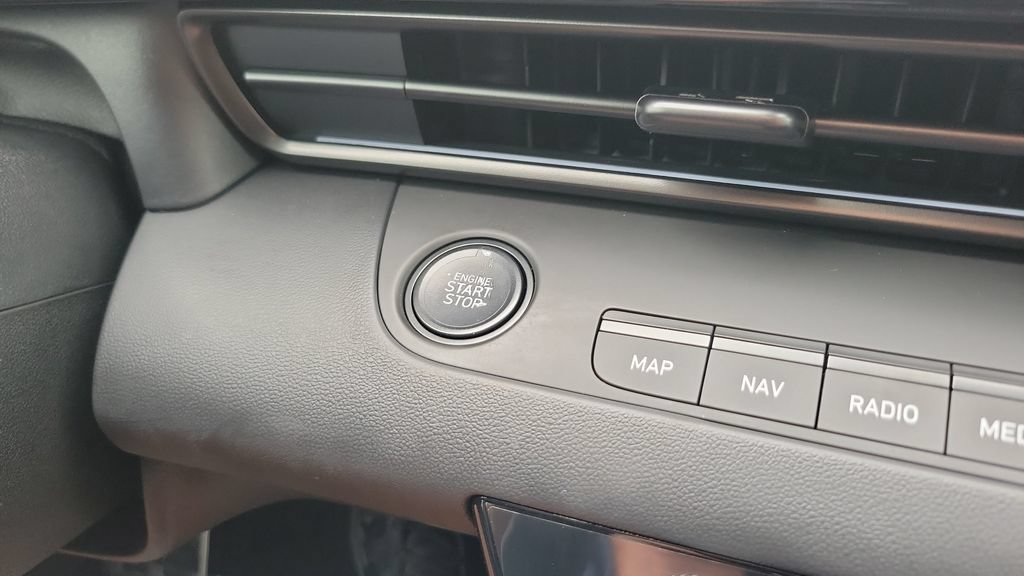 Certified 2025 Hyundai Elantra SEL FWD image 23