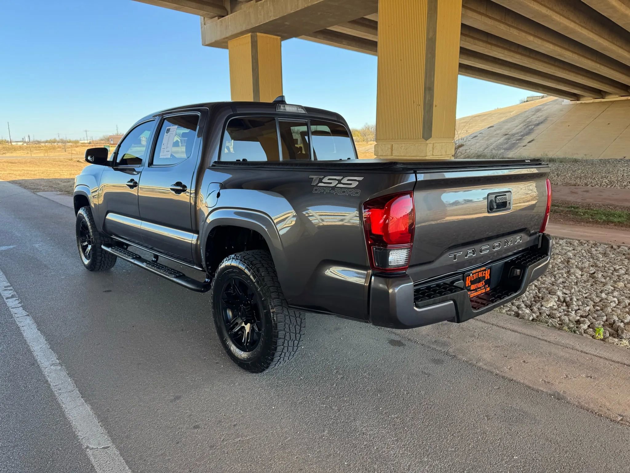 Used 2020 Toyota Tacoma SR image 5
