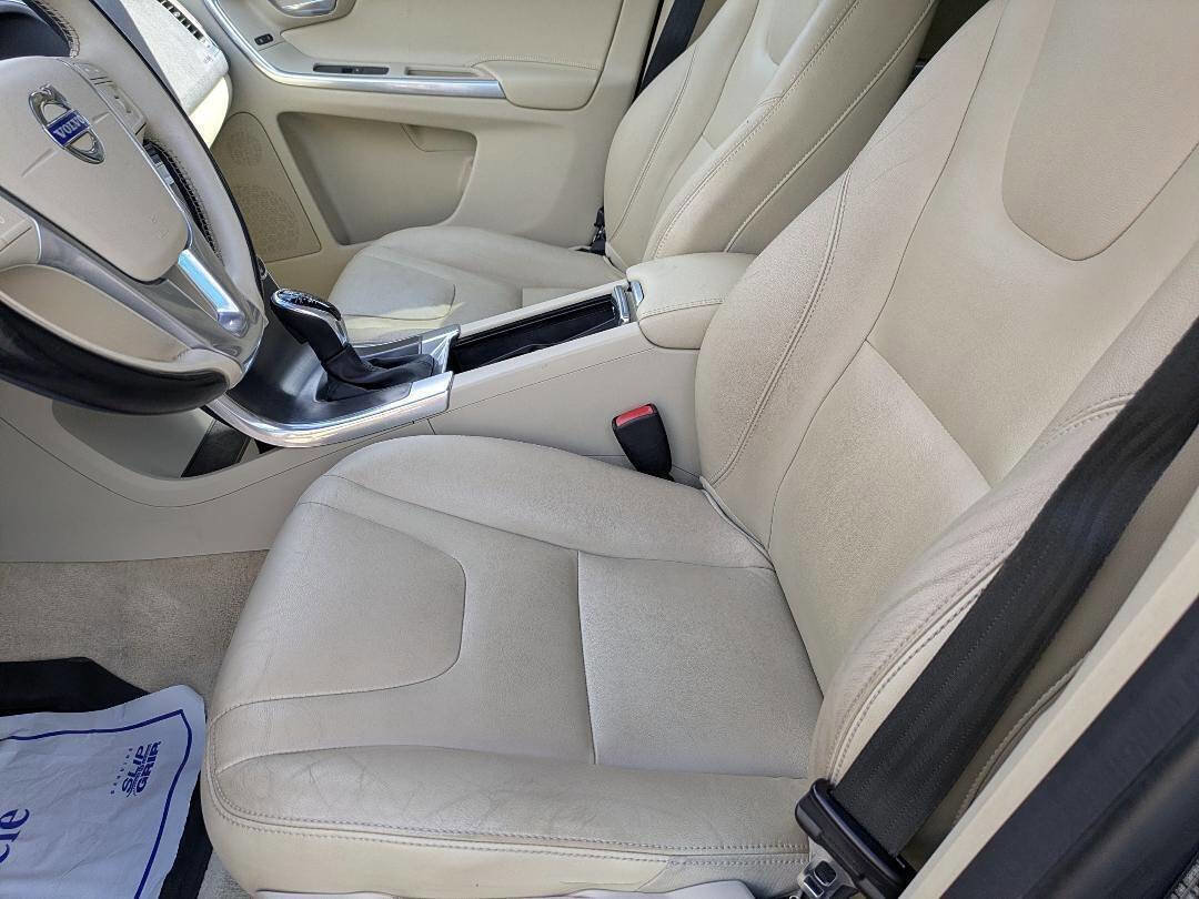 Used 2015 Volvo XC60 T6 w/ Climate Package AWD/4WD image 10