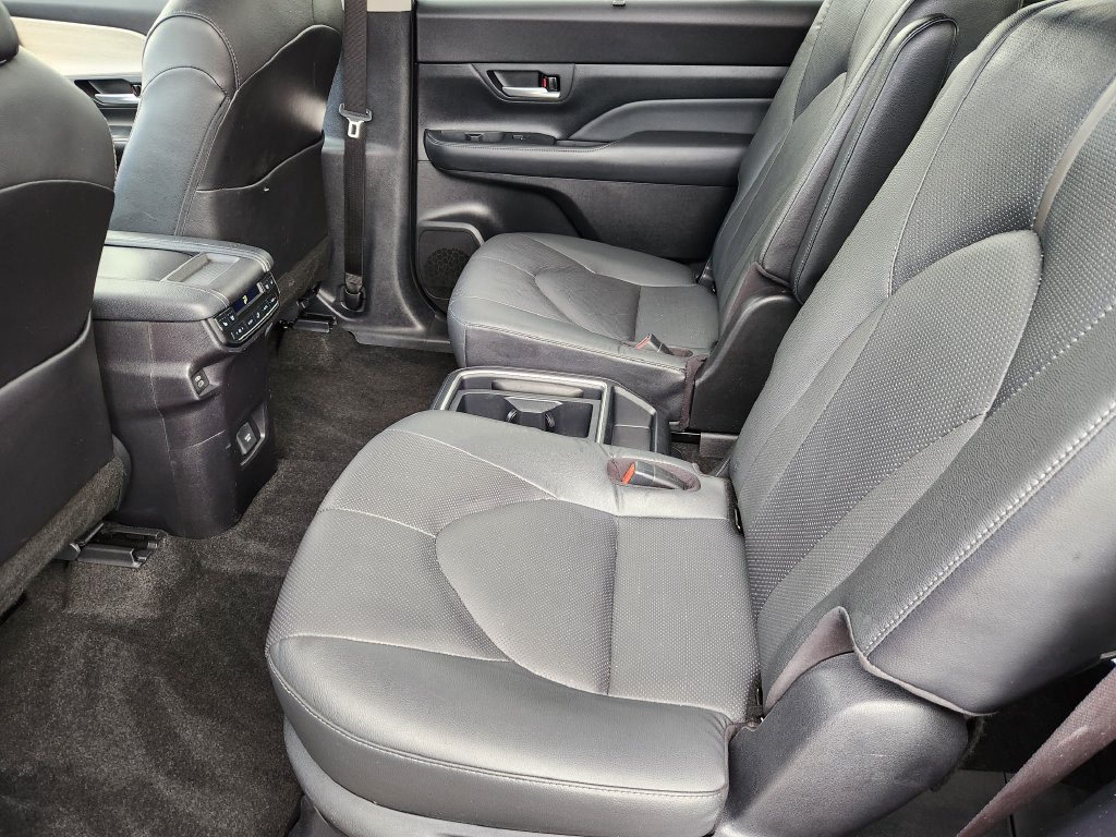 Used 2024 Toyota Grand Highlander AWD image 20