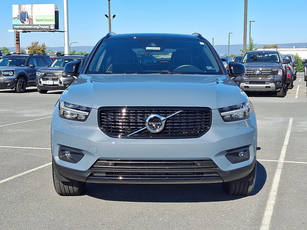 Used 2020 Volvo XC40 T5 R-Design w/ Protection Package Premier image 2