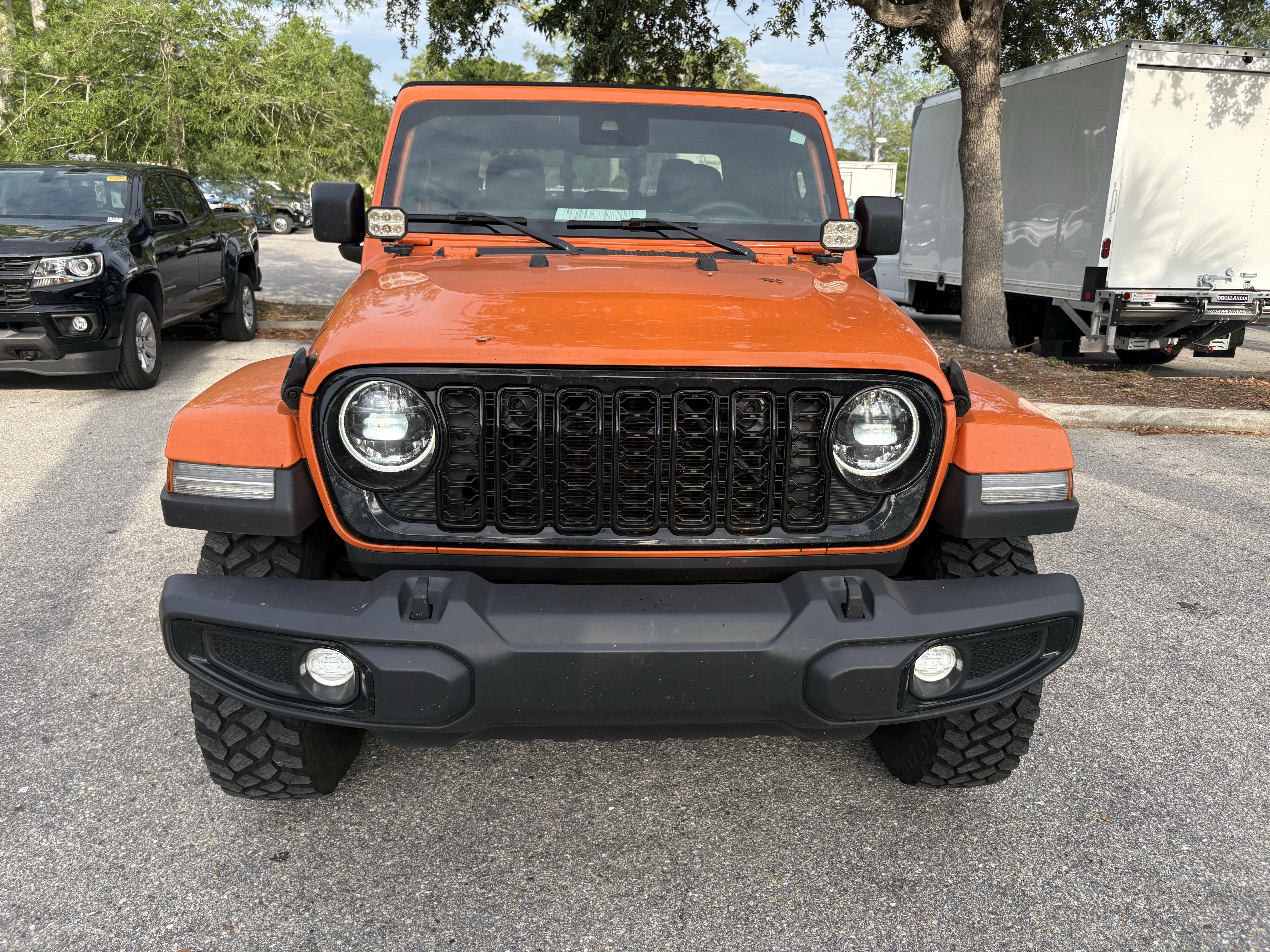 Used 2025 Jeep Gladiator Sport AWD/4WD image 2