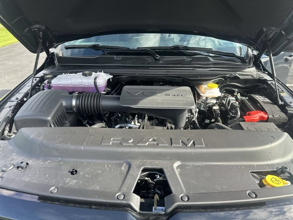 New 2026 RAM 1500 Express AWD/4WD image 32