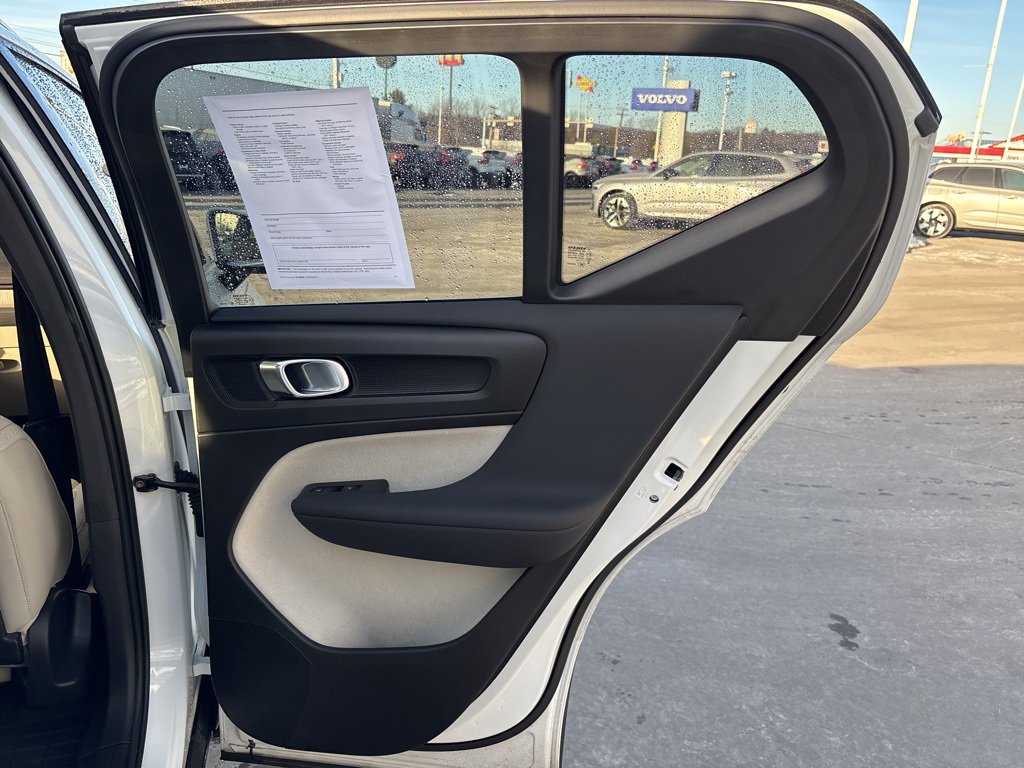 Certified 2023 Volvo XC40 B5 Plus w/ Protection Package Premier image 37