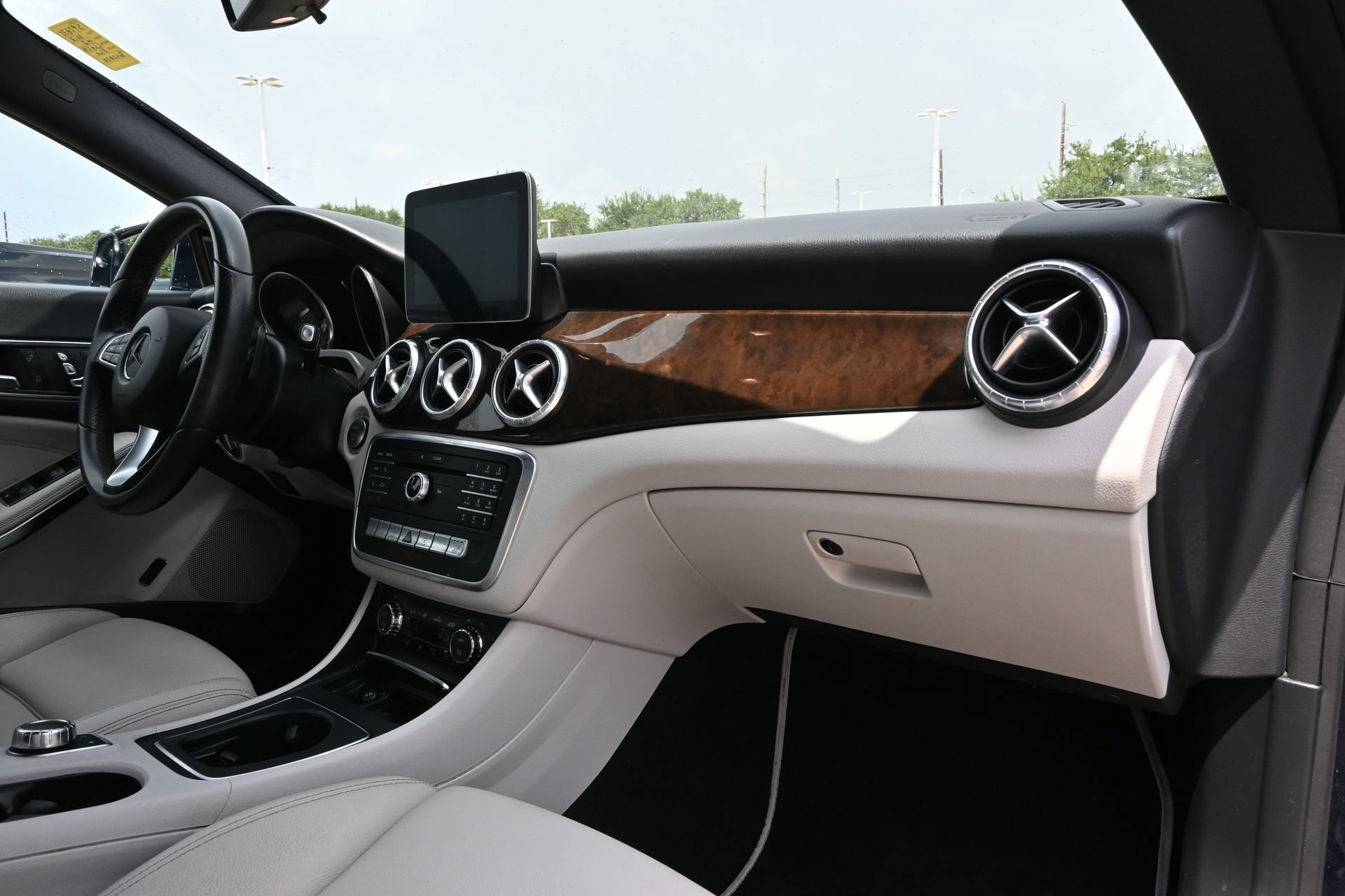 Used 2018 Mercedes-Benz CLA 250 4MATIC image 23