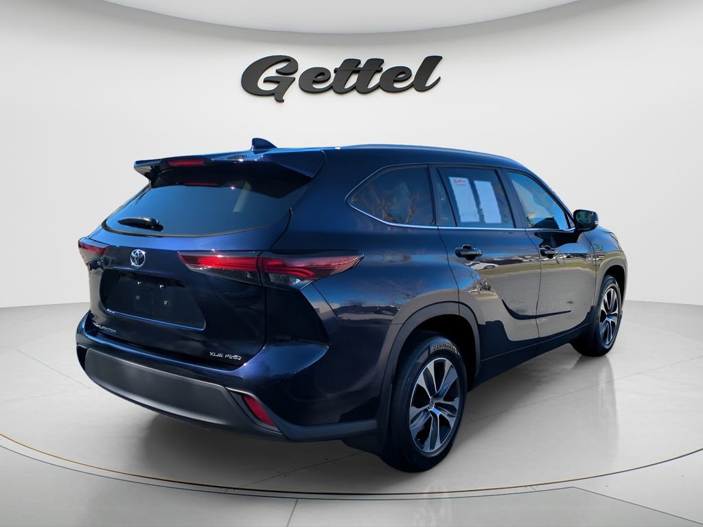 Certified 2024 Toyota Highlander XLE image 5