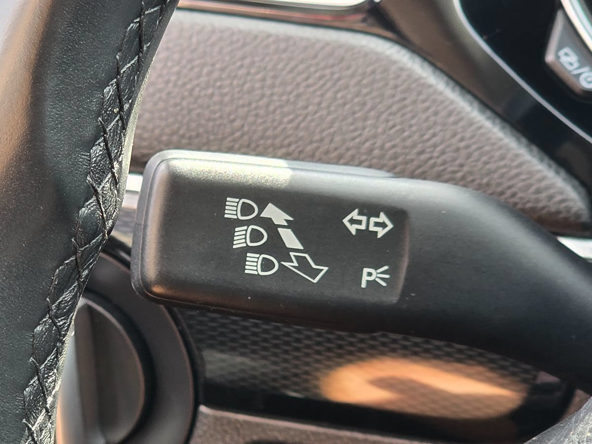 Used 2015 Volkswagen Jetta SEL FWD image 47