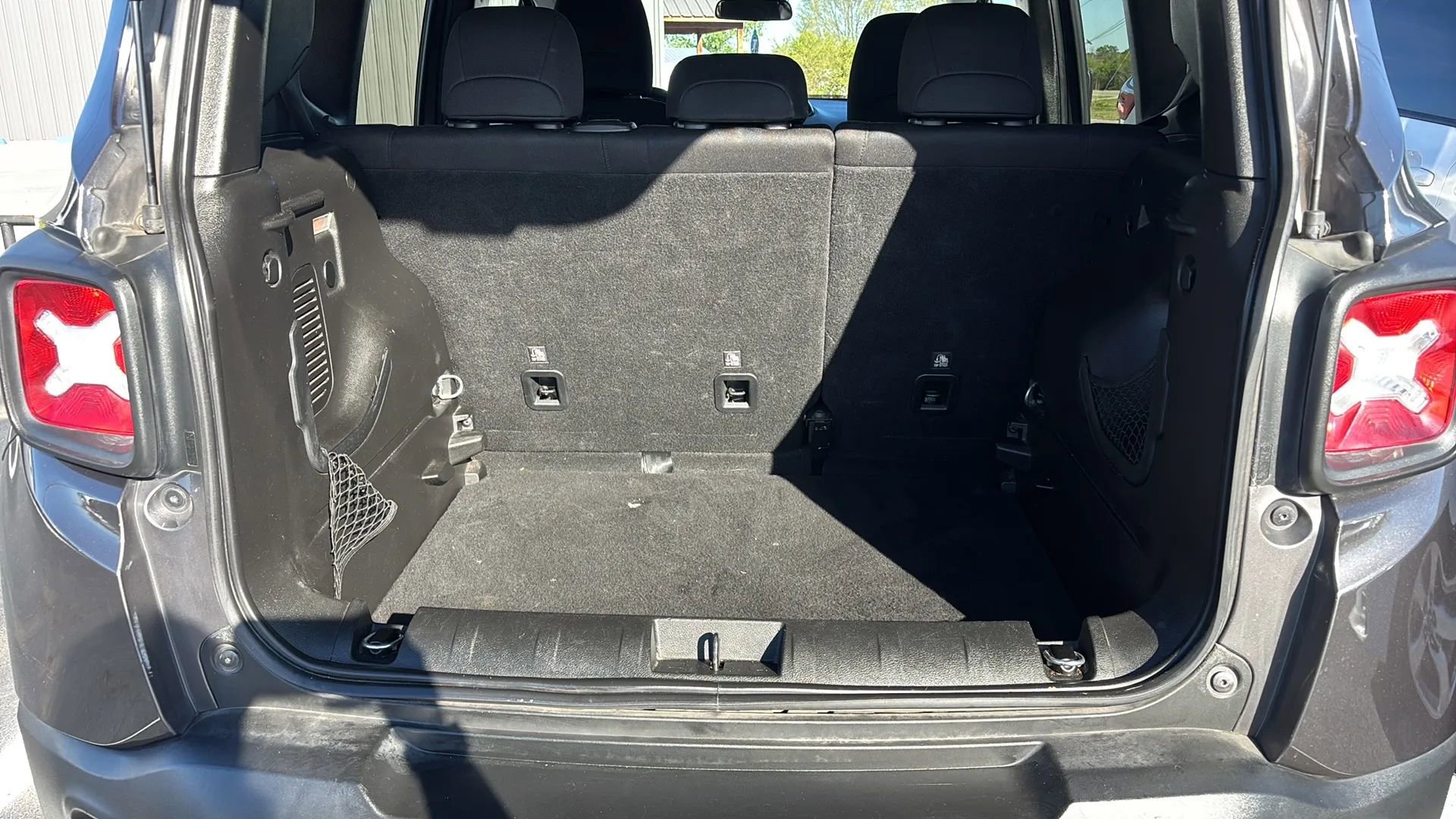 Used 2019 Jeep Renegade Latitude AWD/4WD image 16