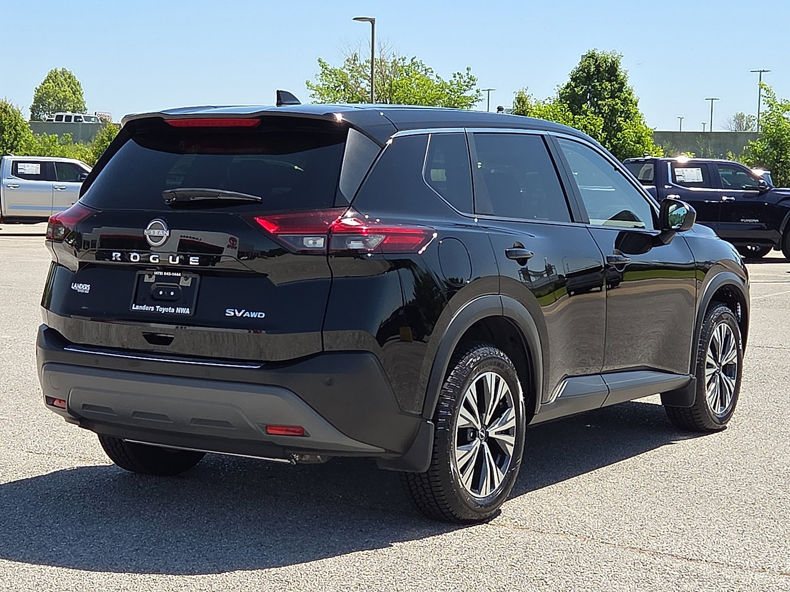 Used 2023 Nissan Rogue SV AWD/4WD image 5