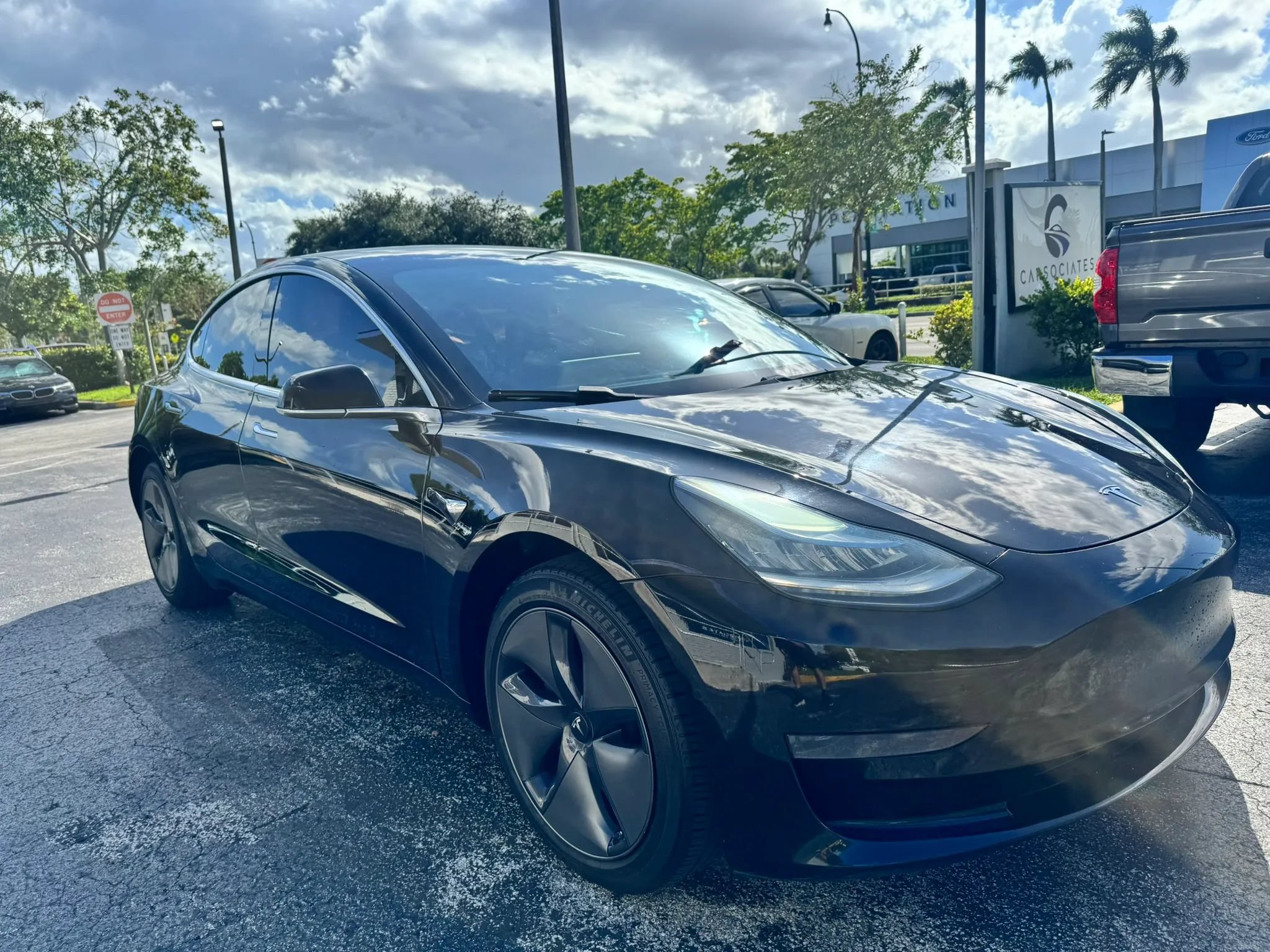 Used 2020 Tesla Model 3 Standard Range RWD image 3