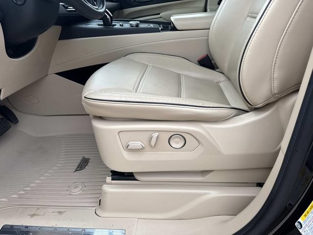 Used 2021 Cadillac Escalade Premium Luxury RWD image 33
