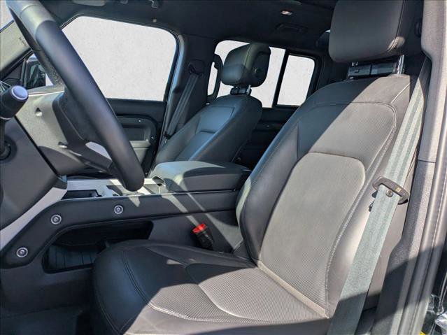 Used 2025 Land Rover Defender 110 X-Dynamic SE image 17