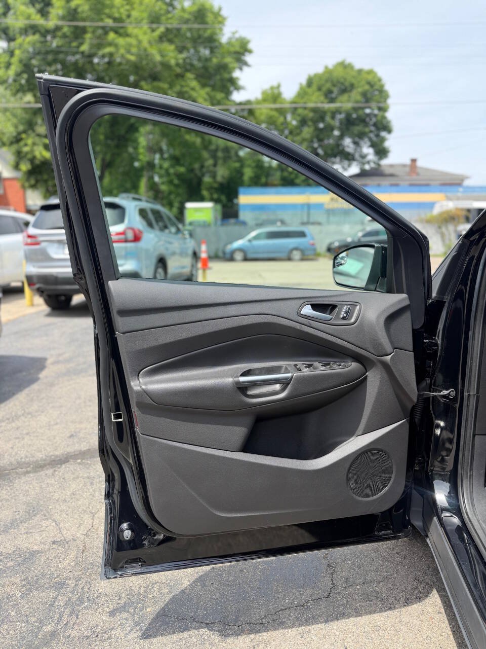 Used 2016 Ford Escape SE w/ Equipment Group 201A FWD image 9
