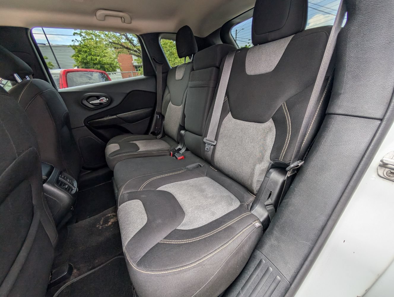 Used 2014 Jeep Cherokee Latitude FWD image 18