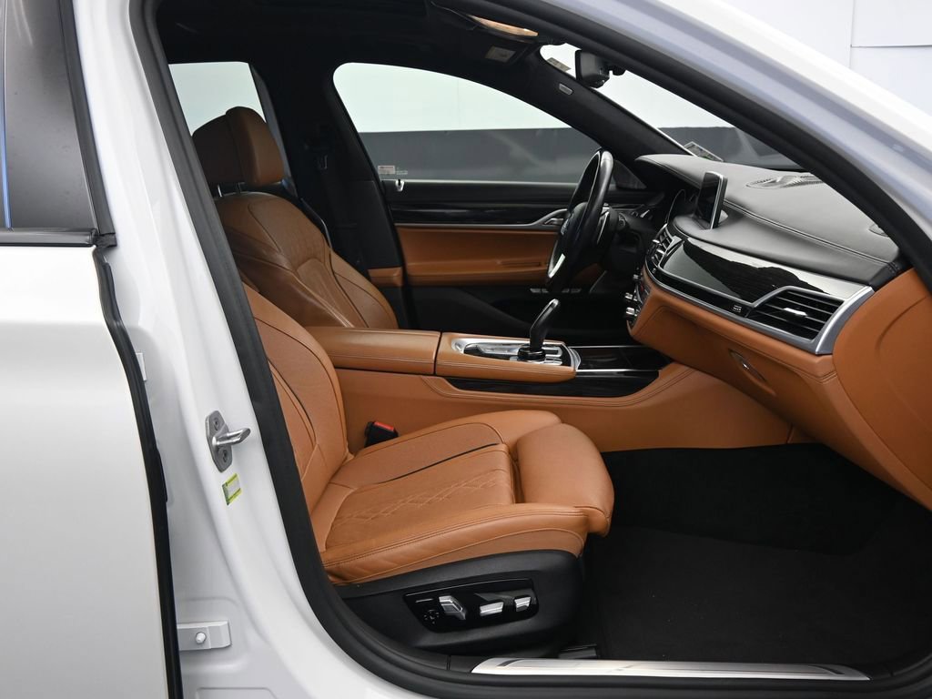 Used 2018 BMW 750i 750i 4D Sedan image 11