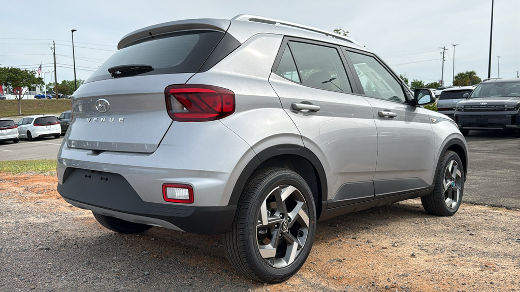 New 2026 Hyundai Venue SEL FWD image 7