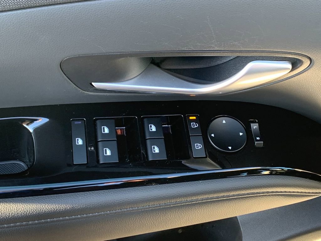 Used 2025 Hyundai Tucson Limited image 12