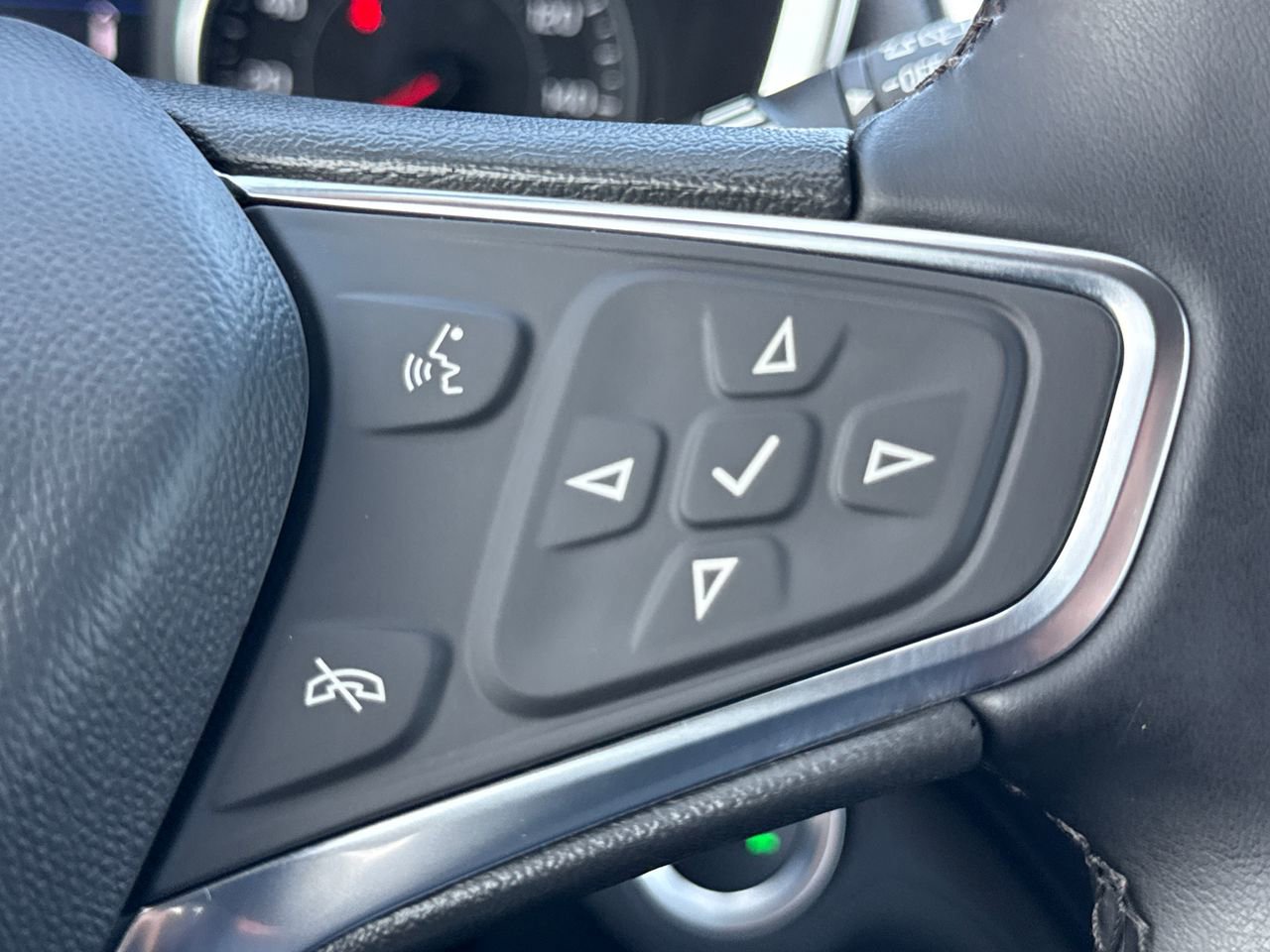 Used 2024 Chevrolet Equinox LT w/ Driver Convenience Package AWD/4WD image 27