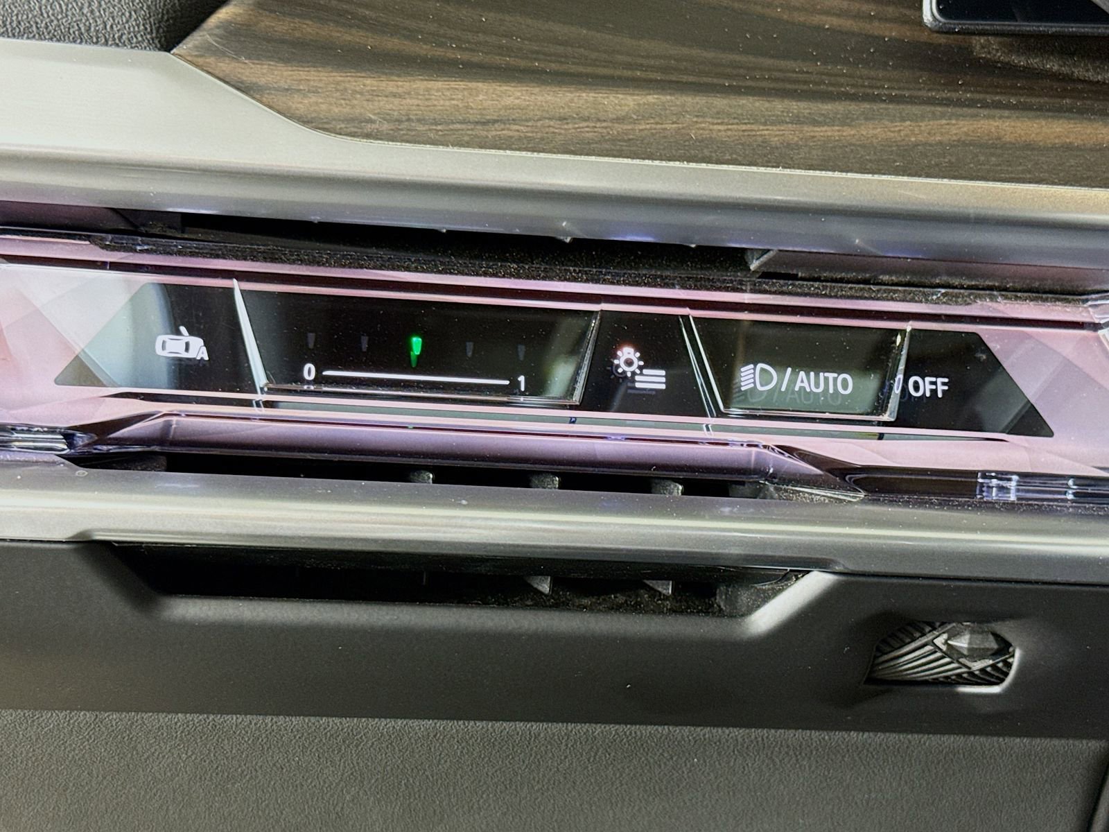 Used 2025 BMW 750e xDrive w/ Executive Package image 10