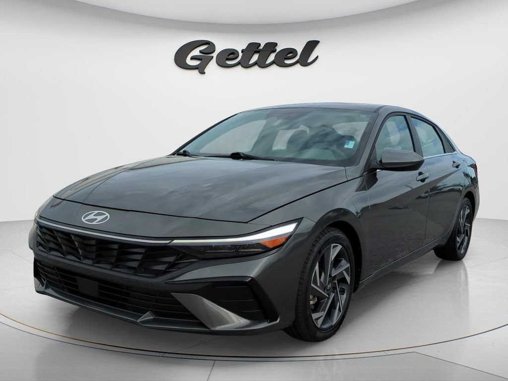 Used 2025 Hyundai Elantra SEL FWD image 1
