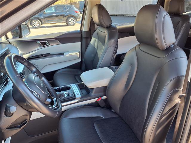 Used 2024 Kia Carnival LX image 13