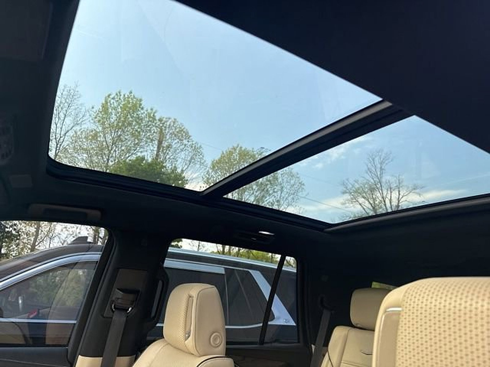 Used 2021 Cadillac Escalade Premium Luxury w/ Performance Package AWD/4WD image 9
