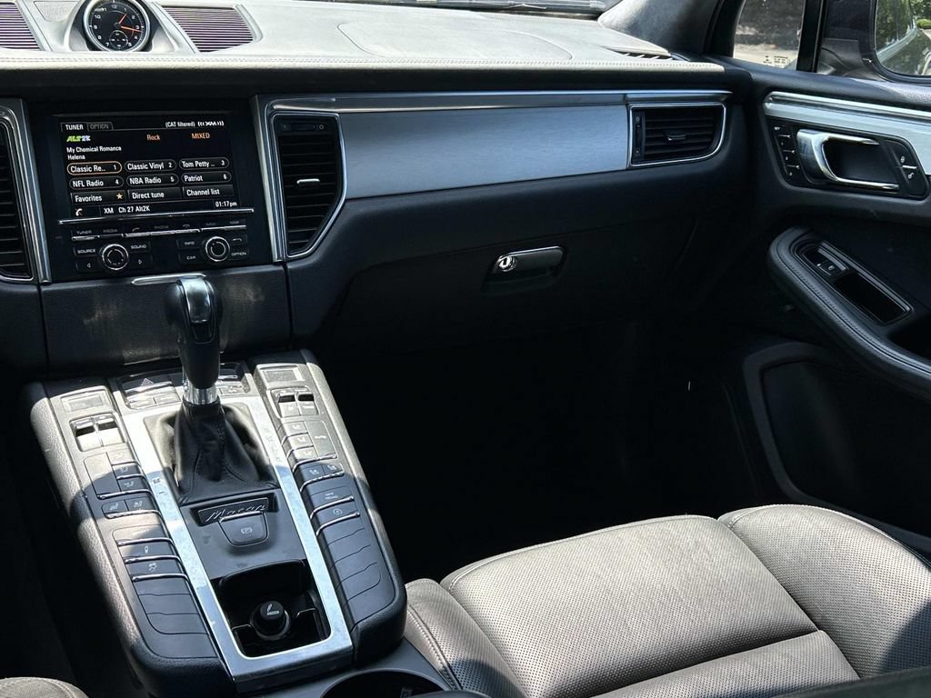 Used 2015 Porsche Macan Turbo AWD/4WD image 27