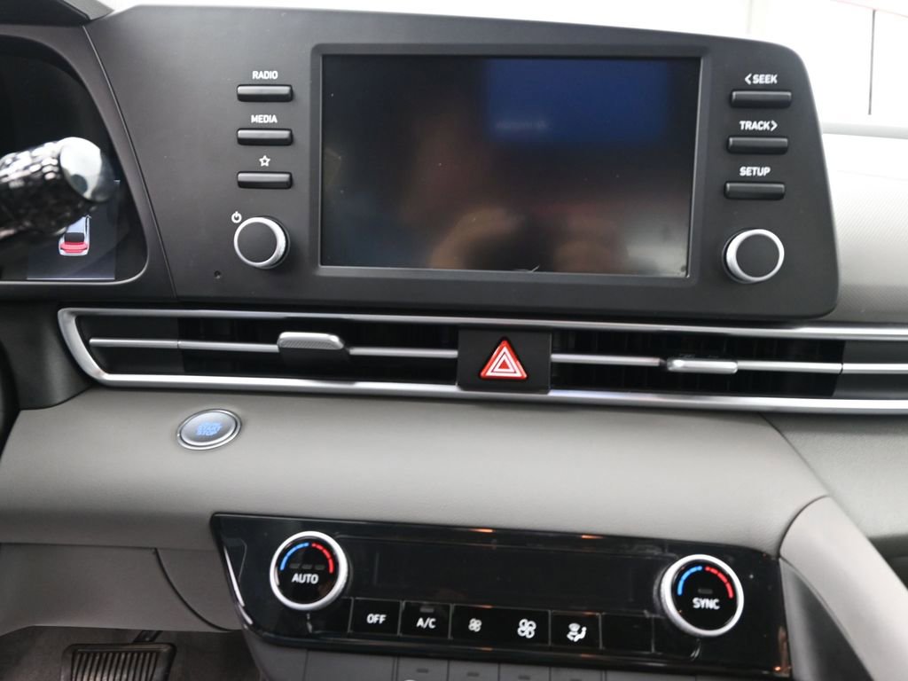 Certified 2022 Hyundai Elantra SEL image 23