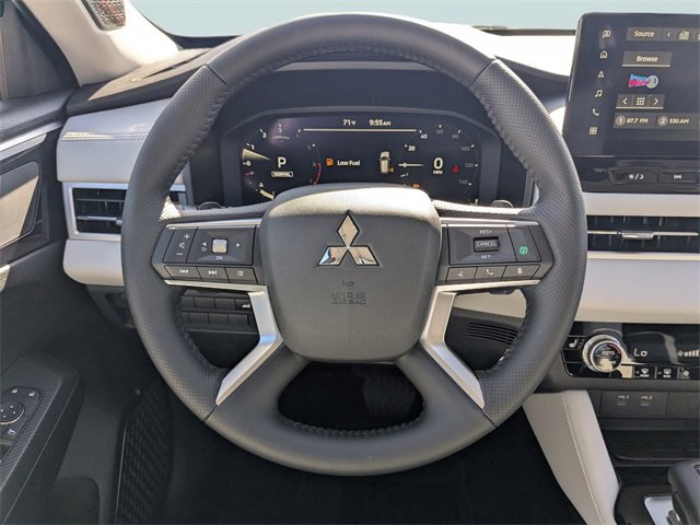 New 2025 Mitsubishi Outlander SE image 15