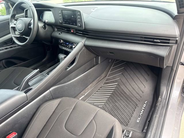 Certified 2025 Hyundai Elantra Sport FWD image 18