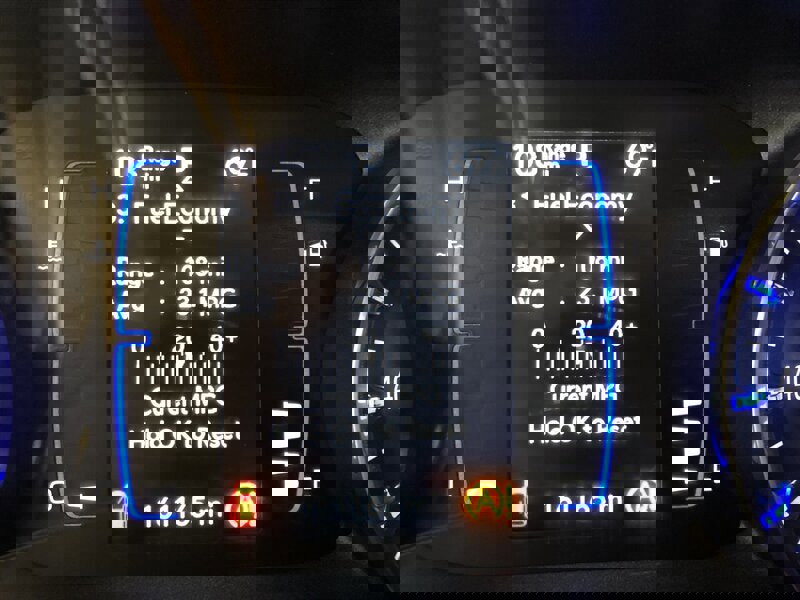 Used 2020 Chrysler Voyager LX image 15