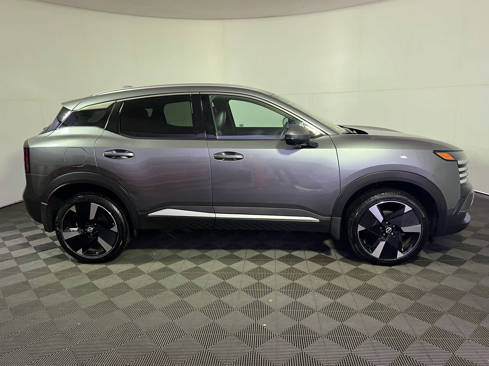 Used 2025 Nissan Kicks SR FWD image 8